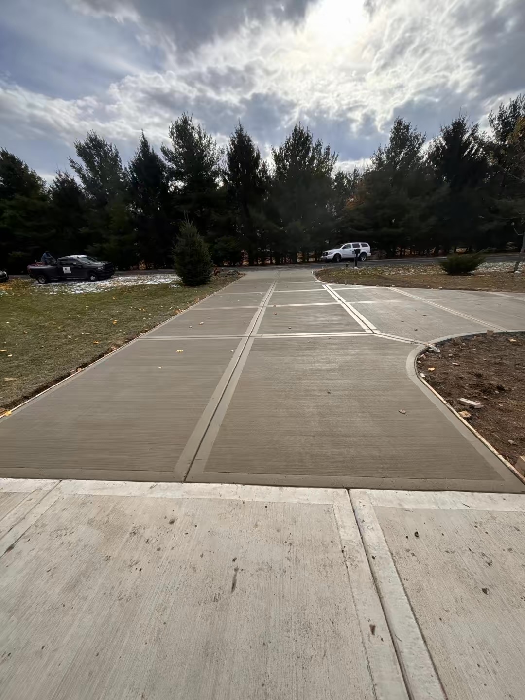 Curved concrete driveway with clean control joints by RCC Masonry in Lake County IL
